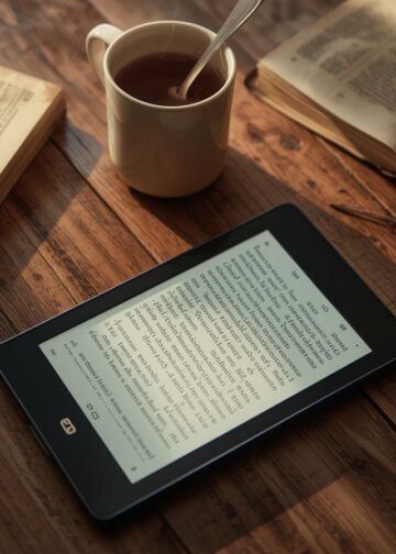 Advantages of E-Readers Over Traditional Books