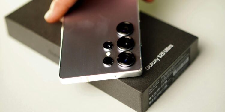 Unboxing the Samsung Galaxy S25 Ultra Experience