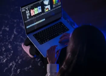 laptop vs desktop for video editing performance